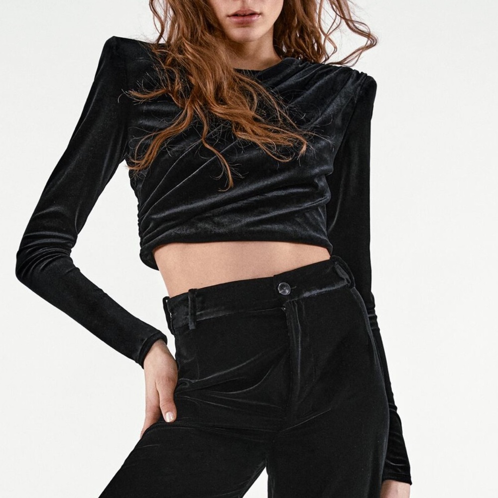 Zara Velvet top with shoulder pads 🖤